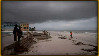 ভয়ঙ্কর রূপে ফ্লোরিডা উপকূলে এগিয়ে যাচ্ছে হারিকেন মিল্টন